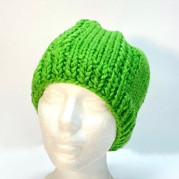NWT Hand Knit Chunky Bright Green Beanie Hat w/ Lace Detail One Size Fits Most - Picture 3 of 8